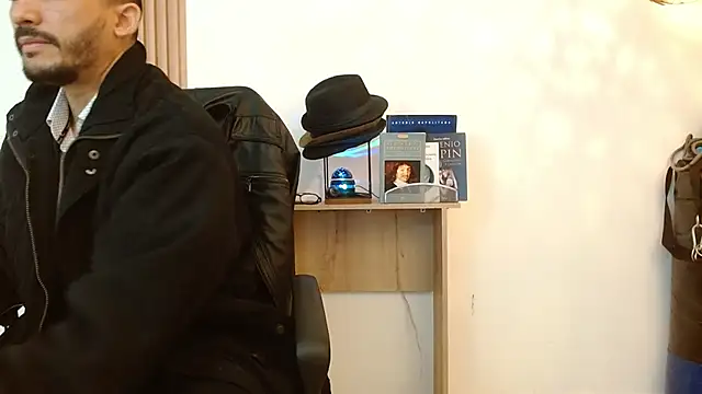 Reiko 85  online show from 11/30/25, 02:40