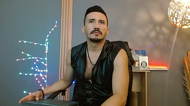 Snapshot of Reiko_85_ chatting on 02/03/26, 02:33 Reiko 85 online show from 02/03/26, 02:33