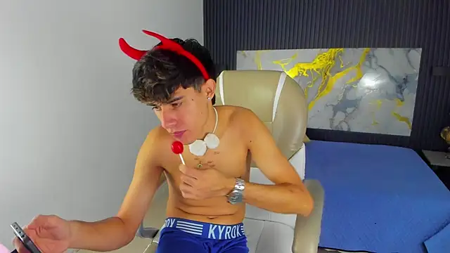 Snapshot of Dyla_n18 chatting on 01/09/26, 08:38 Dyla n18 online show from 01/09/26, 08:38