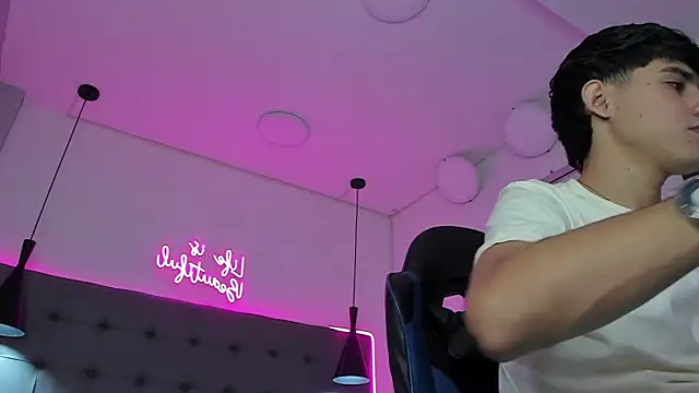 Dyla n18 online show from 04/04/26, 02:23