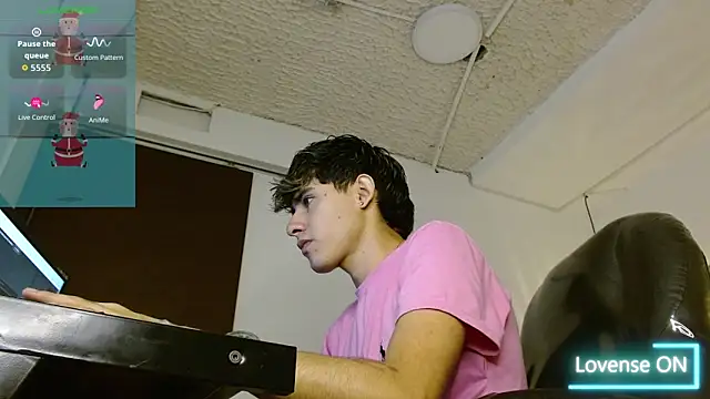 Snapshot of Dyla_n18 chatting on 12/19/25, 08:00 Dyla n18 online show from 12/19/25, 08:00