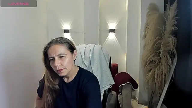 Snapshot of Milf_karlye chatting on 06/19/26, 02:50 Milf karlye online show from 06/19/26, 02:50