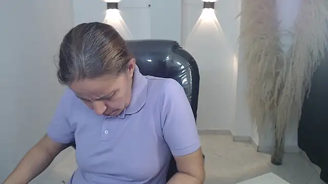 Milf karlye online show from 12/22/25, 02:33