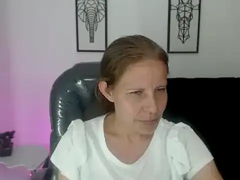 Snapshot of Milf_karlye chatting on 02/18/25, 05:53 Milf karlye online show from 02/18/25, 05:53