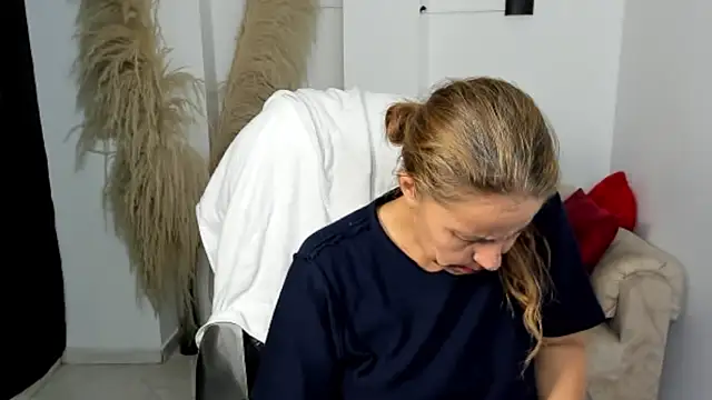 Milf karlye online show from 03/26/26, 01:48