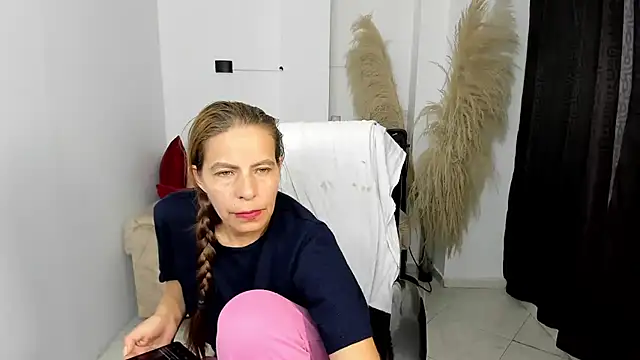 Milf karlye online show from 03/15/26, 04:08