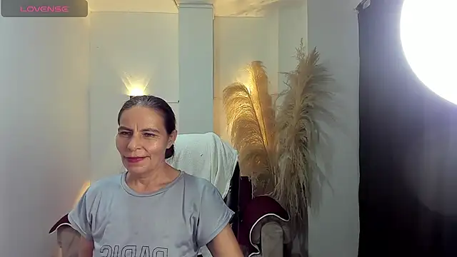 Snapshot of Milf_karlye chatting on 06/06/26, 03:34 Milf karlye online show from 06/06/26, 03:34
