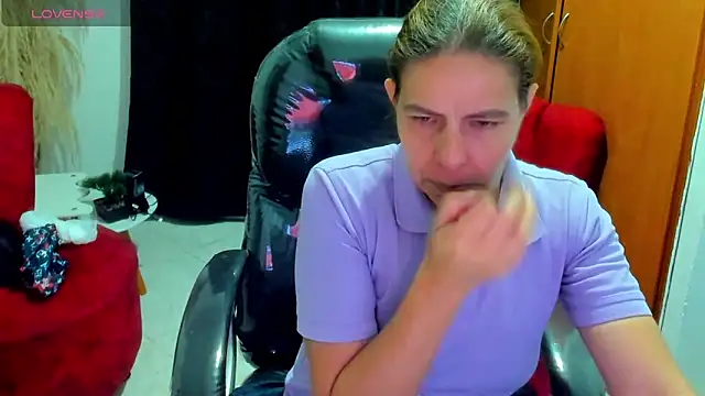 Milf karlye online show from 11/26/25, 02:00