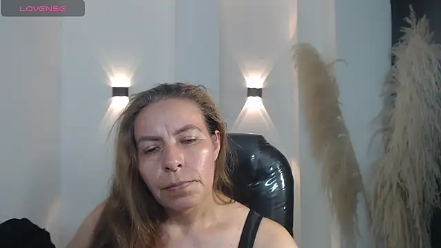 Milf karlye online show from 12/03/25, 02:12