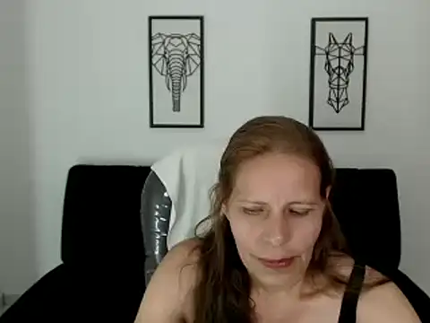 Snapshot of Milf_karlye chatting on 02/21/25, 06:40 Milf karlye online show from 02/21/25, 06:40