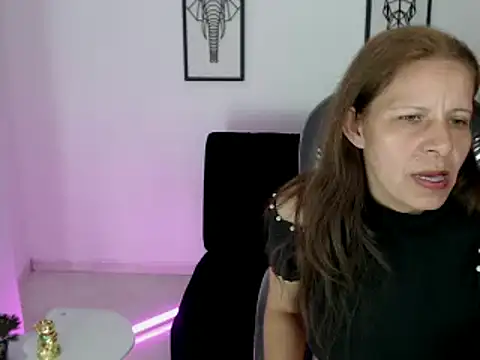 Snapshot of Milf_karlye chatting on 02/15/25, 07:16 Milf karlye online show from 02/15/25, 07:16