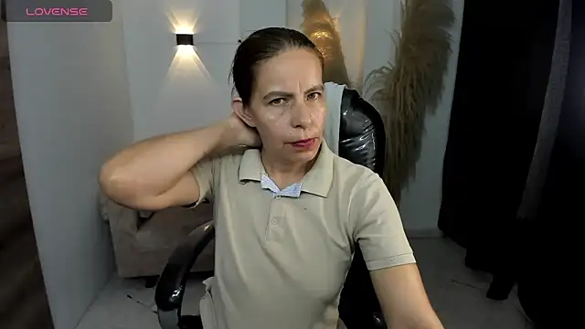 Milf karlye online show from 03/01/26, 02:11