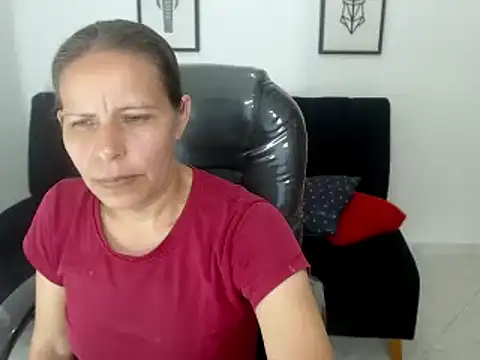 Snapshot of Milf_karlye chatting on 02/01/25, 01:44 Milf karlye online show from 02/01/25, 01:44