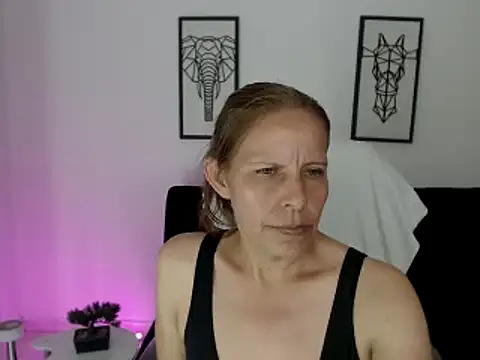 Snapshot of Milf_karlye chatting on 02/13/25, 04:54 Milf karlye online show from 02/13/25, 04:54