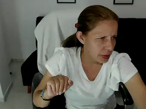 Snapshot of Milf_karlye chatting on 02/16/25, 05:26 Milf karlye online show from 02/16/25, 05:26