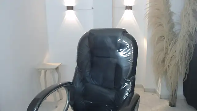 Milf karlye online show from 12/20/25, 01:41