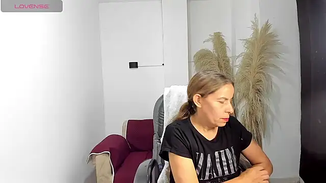 Snapshot of Milf_karlye chatting on 06/17/26, 03:06 Milf karlye online show from 06/17/26, 03:06