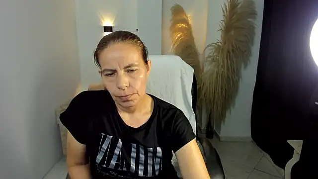 Milf karlye online show from 02/05/26, 03:57