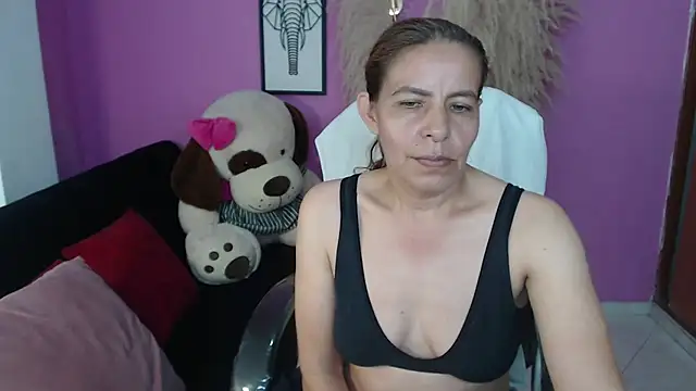 Snapshot of Milf_karlye chatting on 10/10/25, 03:40 Milf karlye online show from 10/10/25, 03:40