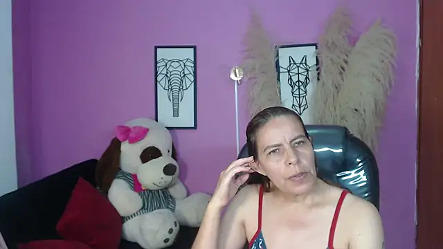 Snapshot of Milf_karlye chatting on 10/12/25, 02:35 Milf karlye online show from 10/12/25, 02:35