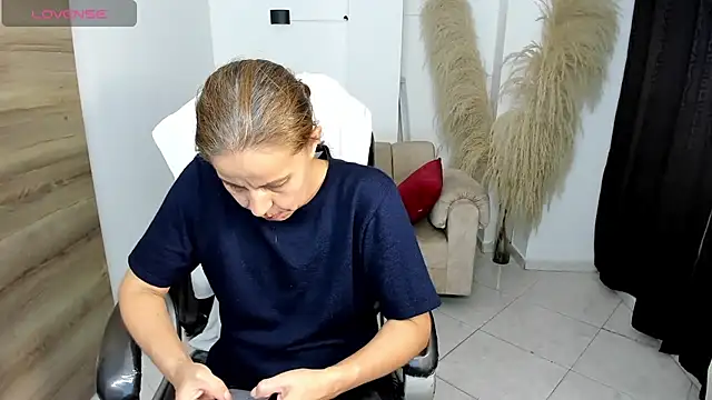 Milf karlye online show from 02/15/26, 04:35