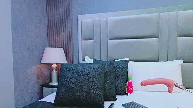 MonserratPeters online show from 11/25/25, 07:36