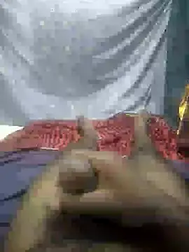 Snapshot of mallucallboy2104 chatting on 01/01/25, 03:45 mallucallboy2104 online show from 01/01/25, 03:45
