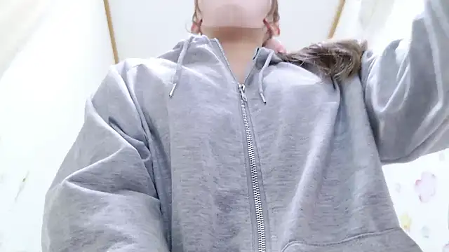 MAIKA pyon online show from 09/12/25, 10:26