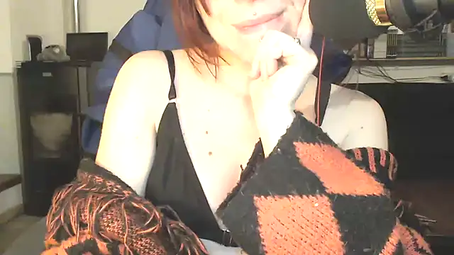 Snapshot of complicata_mente chatting on 03/18/25, 05:55 complicata mente online show from 03/18/25, 05:55