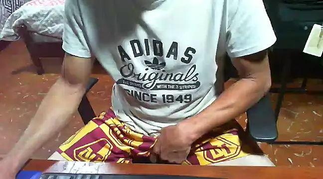 Roberto3102 online show from 12/28/24, 05:25