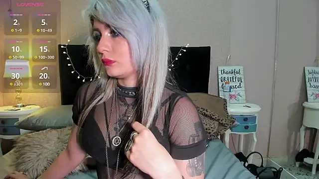 Snapshot of HollyWould__ chatting on 03/07/25, 03:39 HollyWould online show from 03/07/25, 03:39