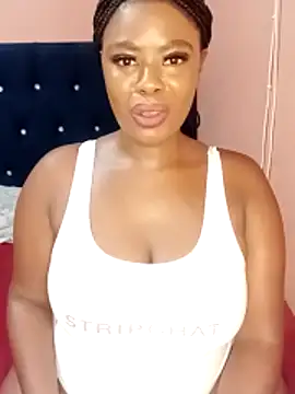 Snapshot of Luciouslips00 chatting on 03/06/26, 02:12 Luciouslips00 online show from 03/06/26, 02:12