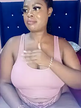 Snapshot of Luciouslips00 chatting on 04/10/26, 07:32 Luciouslips00 online show from 04/10/26, 07:32