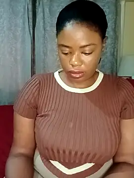 Snapshot of Luciouslips00 chatting on 11/17/25, 03:49 Luciouslips00 online show from 11/17/25, 03:49