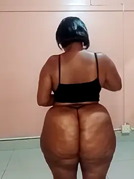 Snapshot of Luciouslips00 chatting on 02/22/26, 12:18 Luciouslips00 online show from 02/22/26, 12:18