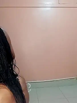 Snapshot of Luciouslips00 chatting on 03/15/26, 05:09 Luciouslips00 online show from 03/15/26, 05:09