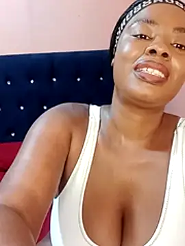 Snapshot of Luciouslips00 chatting on 02/04/26, 06:25 Luciouslips00 online show from 02/04/26, 06:25