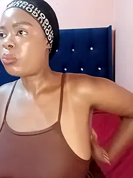 Snapshot of Luciouslips00 chatting on 02/01/26, 10:24 Luciouslips00 online show from 02/01/26, 10:24