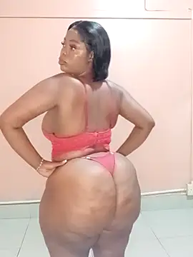 Snapshot of Luciouslips00 chatting on 02/21/26, 04:53 Luciouslips00 online show from 02/21/26, 04:53