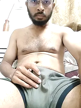 Snapshot of Punekarmanoj97 chatting on 04/19/26, 05:03 Punekarmanoj97 online show from 04/19/26, 05:03