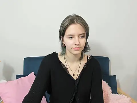 DevineNatalie online show from 12/18/24, 04:28