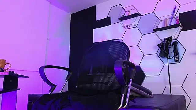 haileycat online show from 11/04/25, 02:37