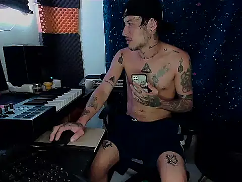 Snapshot of patrik_tattoo_ chatting on 02/25/25, 04:03 patrik tattoo online show from 02/25/25, 04:03