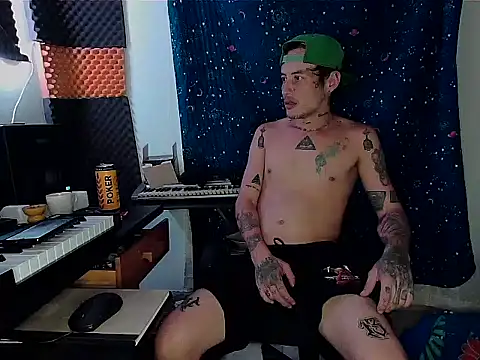 Snapshot of patrik_tattoo_ chatting on 03/03/25, 04:10 patrik tattoo online show from 03/03/25, 04:10
