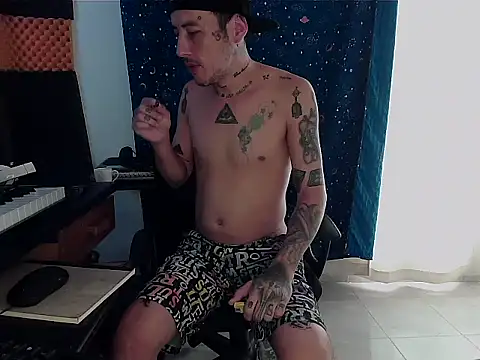 Snapshot of patrik_tattoo_ chatting on 02/05/25, 04:14 patrik tattoo online show from 02/05/25, 04:14