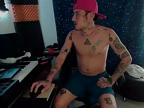 Snapshot of patrik_tattoo_ chatting on 02/15/25, 09:28 patrik tattoo online show from 02/15/25, 09:28
