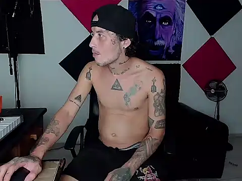 Snapshot of patrik_tattoo_ chatting on 10/06/25, 03:29 patrik tattoo online show from 10/06/25, 03:29
