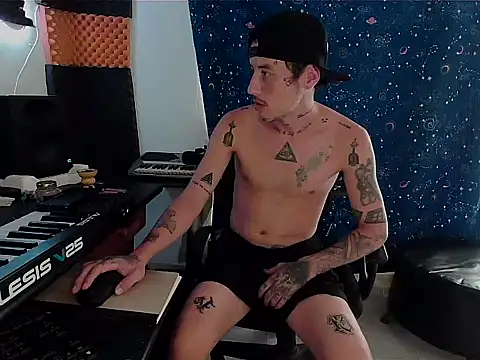 Snapshot of patrik_tattoo_ chatting on 03/13/25, 06:56 patrik tattoo online show from 03/13/25, 06:56