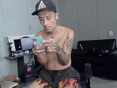 Snapshot of patrik_tattoo_ chatting on 02/21/26, 04:31 patrik tattoo online show from 02/21/26, 04:31