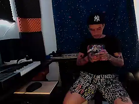 Snapshot of patrik_tattoo_ chatting on 02/05/25, 10:22 patrik tattoo online show from 02/05/25, 10:22
